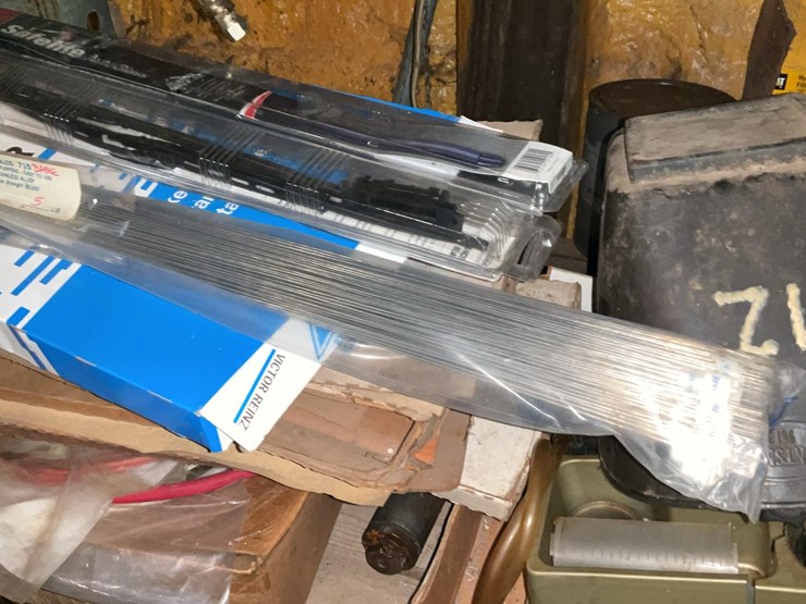 #264-•-cantilever-rack-and-contents-image-18