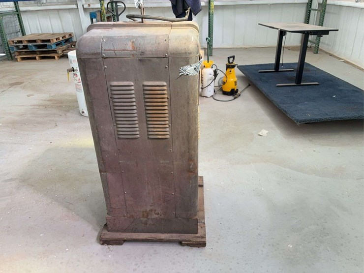 hobart-industrial-stick-welder,-heavy-duty-steel-cabinet-td416-image-4