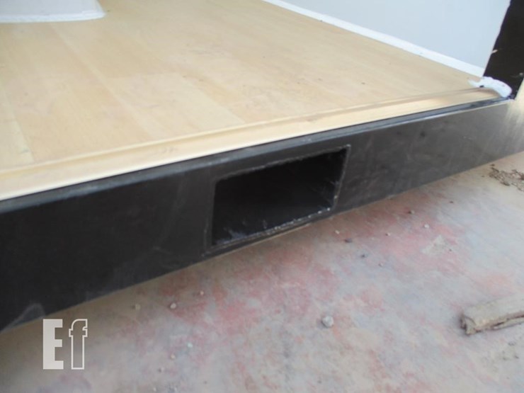 47"-x-86"-x-85"-double-stall-bathroom-image-17