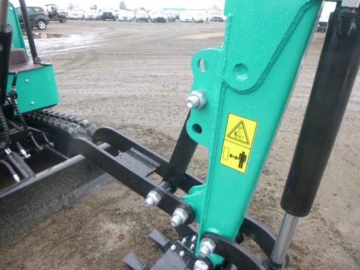 2025-agt-h15r-hydraulic-excavator-image-12