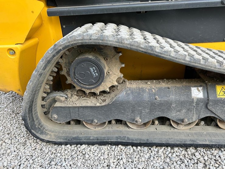 2023-new-holland-c337-image-13