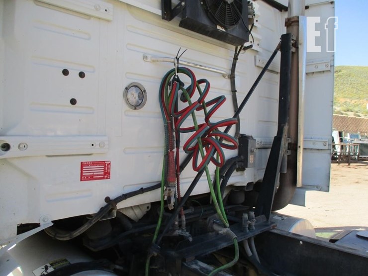 2015-volvo-10-image-23