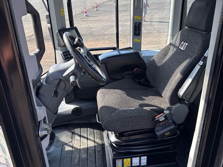 2020-caterpillar-938m-image-23