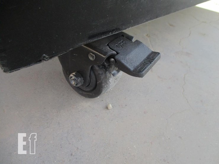 51"-x-79"-x-89"-bathroom-w/shower-image-15