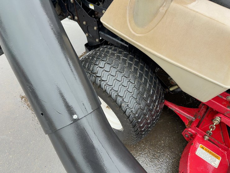 exmark-lazer-z-zero-turn-mower-image-7