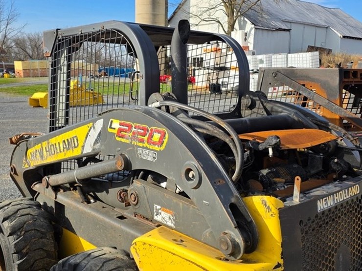 new-holland-l220-image-19