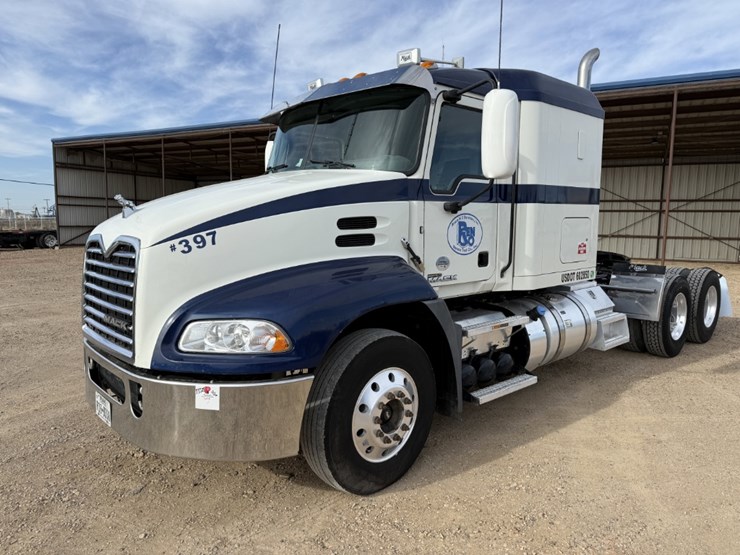 2015-mack-pinnacle-cxu613-image-1