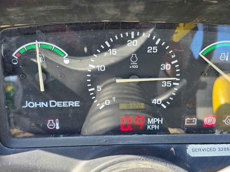 2020-john-deere-gator-image-28