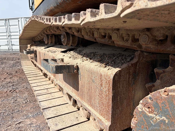 2017-hyundai-hx300-lr-image-6