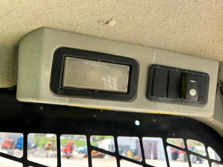 caterpillar-257d-image-25