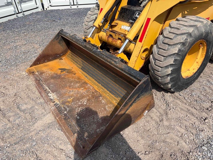 john-deere-332-image-7