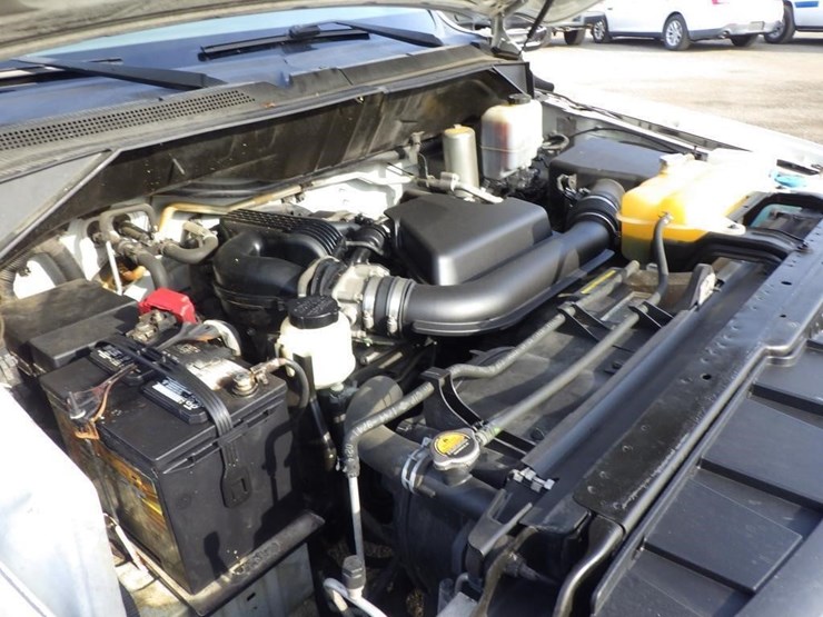 2014-nissan-nv2500-image-10