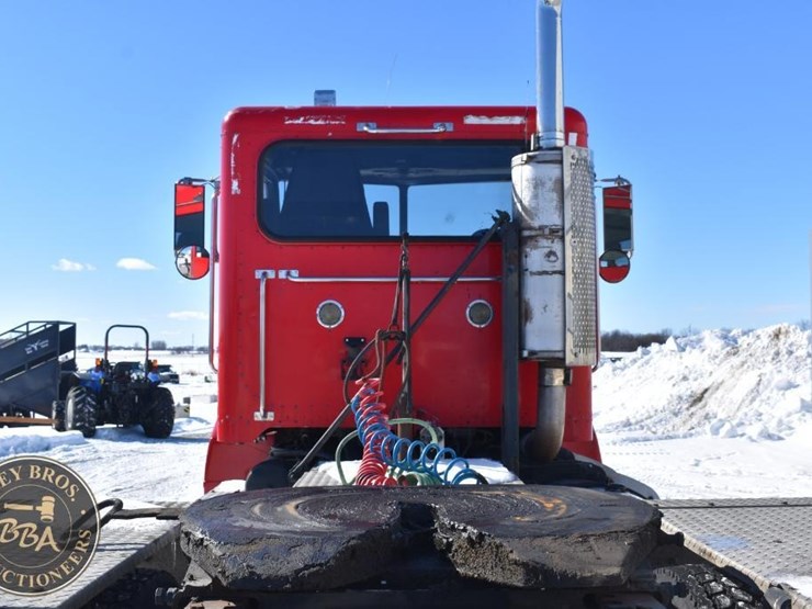 2005-peterbilt-385-image-16