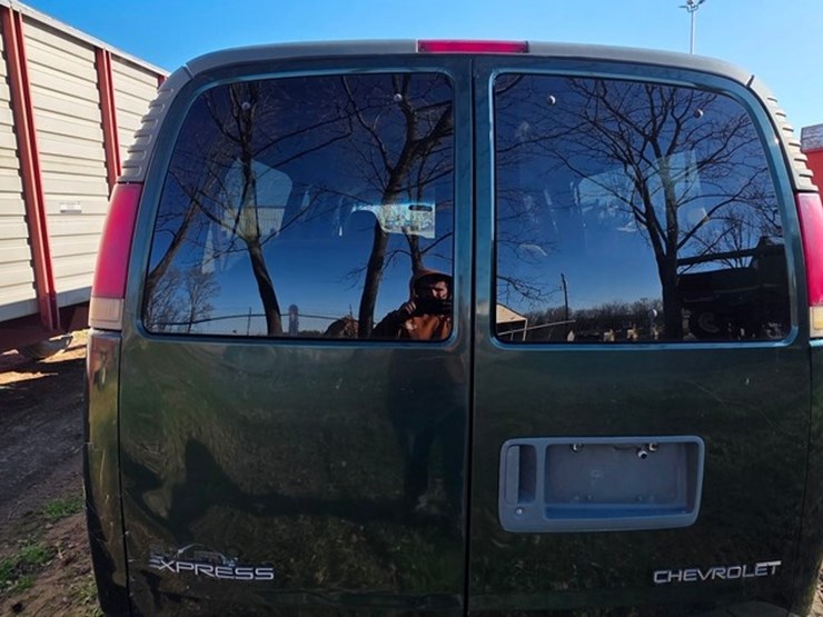 2000-chevrolet-3500-image-13