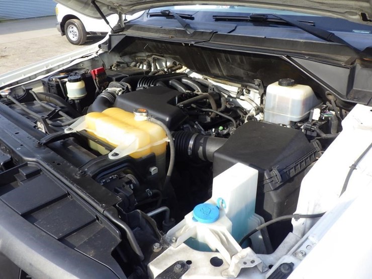 2014-nissan-nv2500-image-9