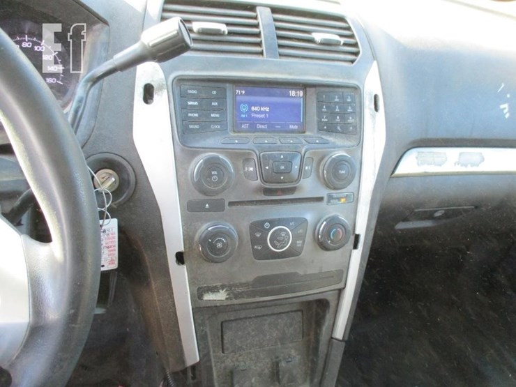 2015-ford-explorer-image-10