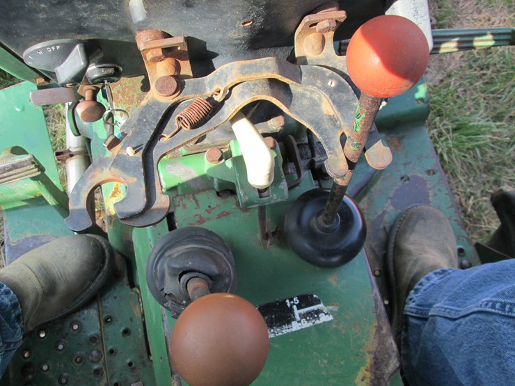 john-deere-2240-image-23