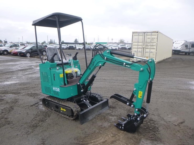 2025-agt-h15r-hydraulic-excavator-image-2