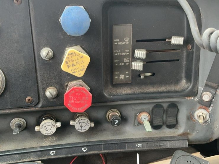 1984-gmc-9500-image-28