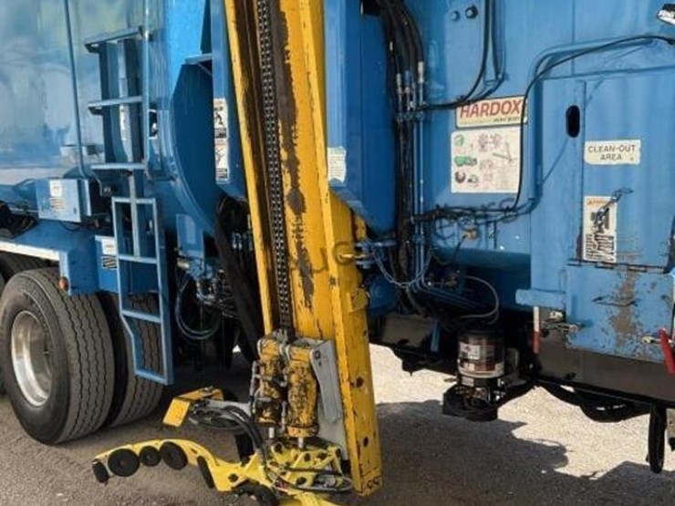 2018-peterbilt-520-image-14