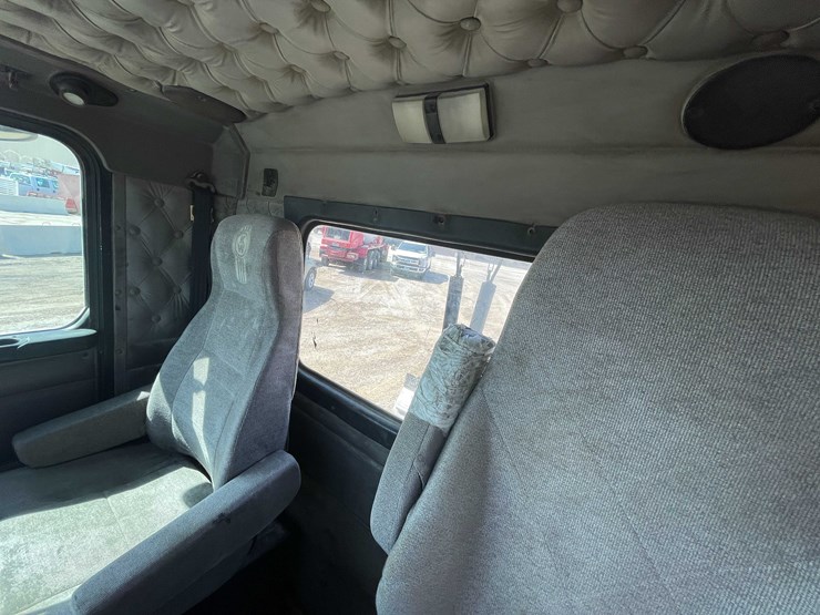 2004-kenworth-t800-image-73