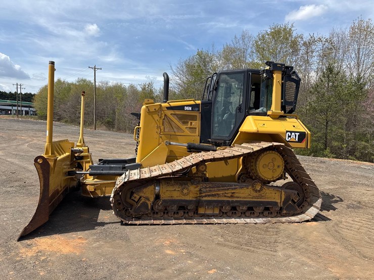 2015-caterpillar-d6n-lgp-image-2