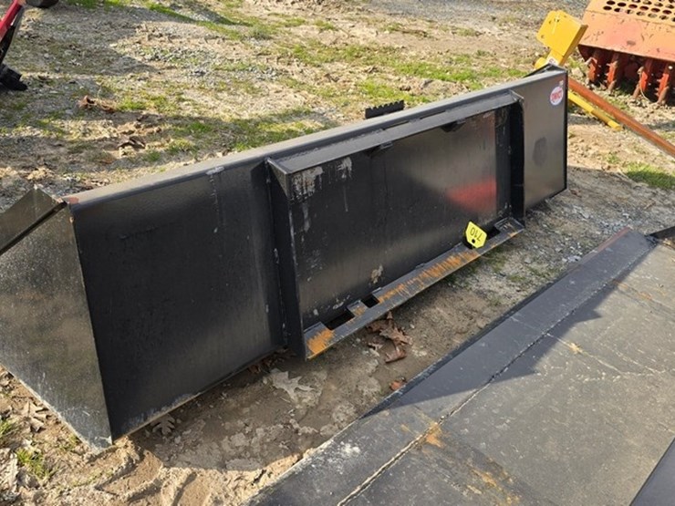 new-swict-84"-skidloader-bucket-image-2