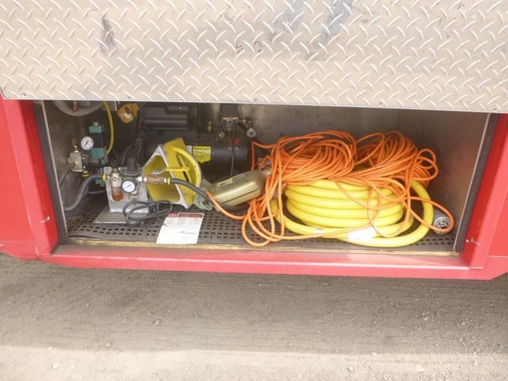 2005-freightliner-mt55-image-13