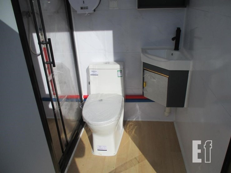 51"-x-79"-x-89"-bathroom-w/shower-image-6