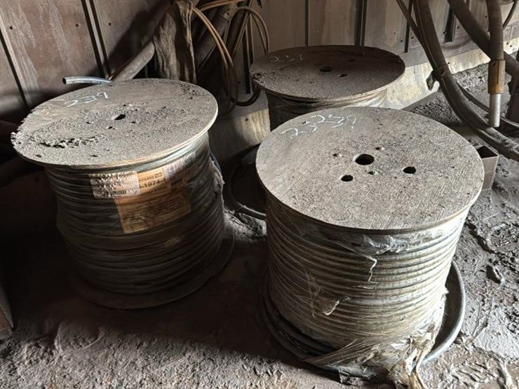 #239-•-black-hose-image-1