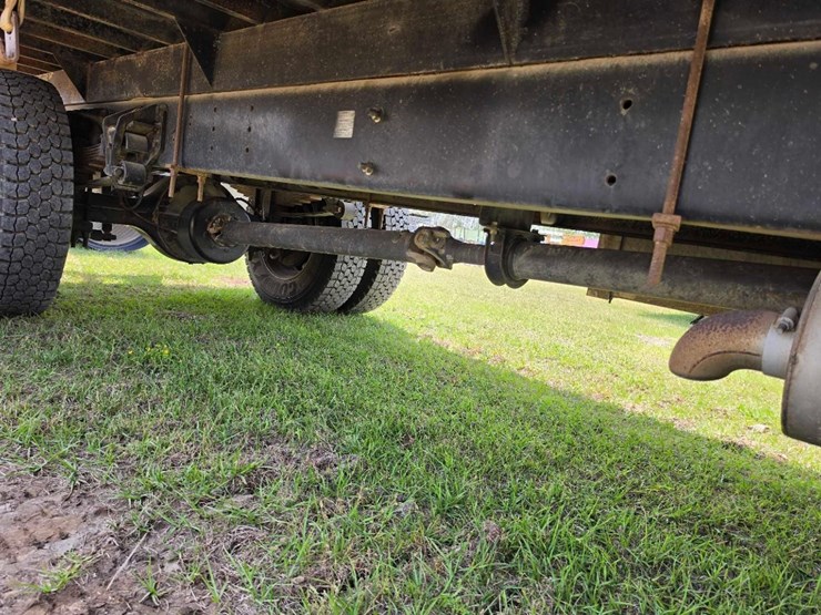 2006-ford-f650-xlt-image-8