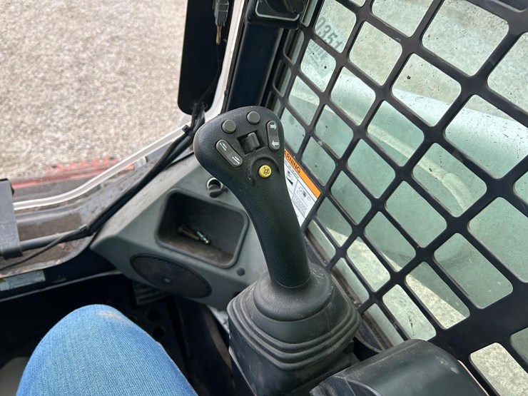 2020-bobcat-t770-image-21