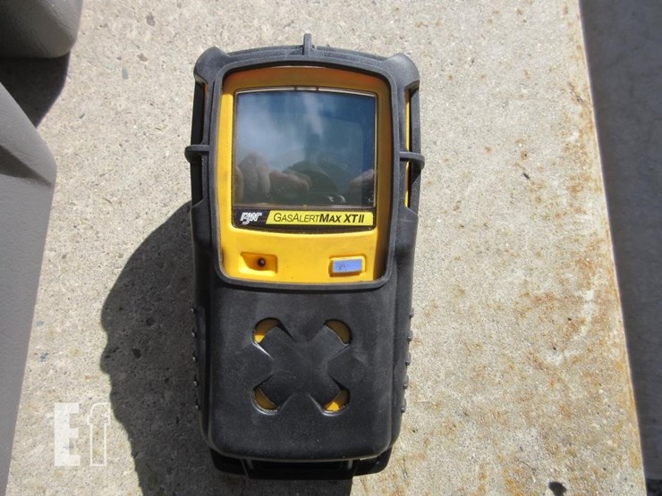 bw-gasalertmax-xtii-4-gas-detector-machine-image-2