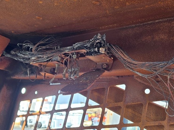 new-holland-ls140-image-38