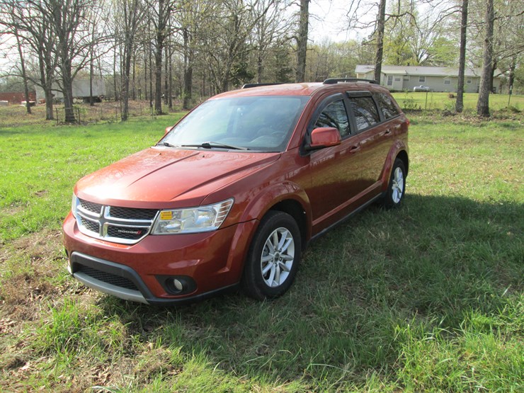 2014-dodge-journey-sxt-image-1