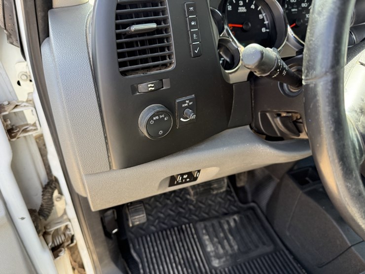 2013-gmc-sierra-2500hd-image-23