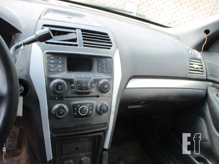 2014-ford-explorer-image-10