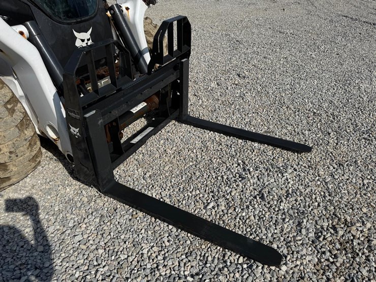 bobcat-42"-skid-steer-pallet-forks-image-3