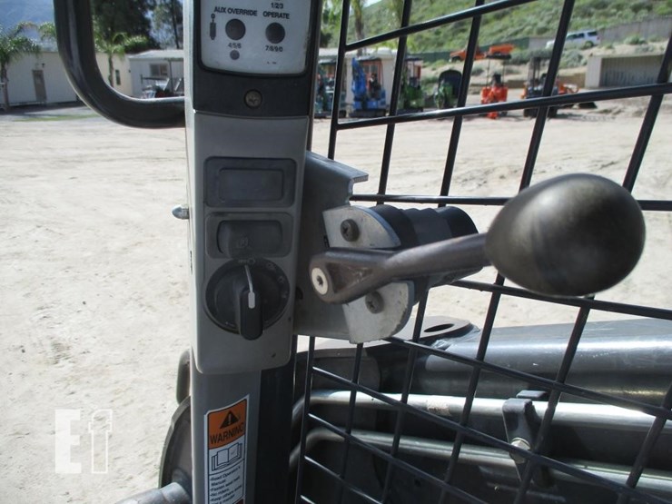 2017-new-holland-l228-image-8