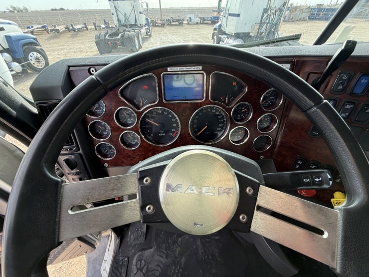 2015-mack-pinnacle-cxu613-image-20