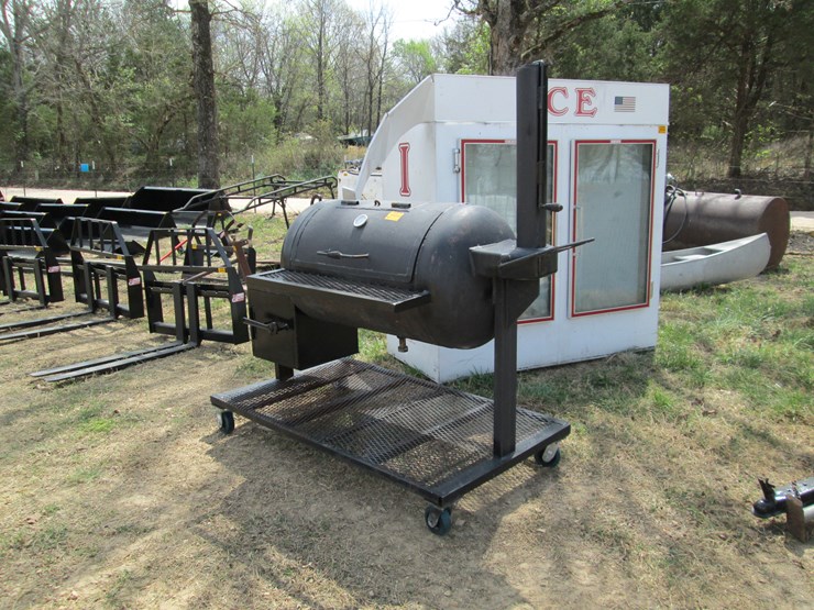 #44070-•-homemade-smoker-w/firebox-image-1