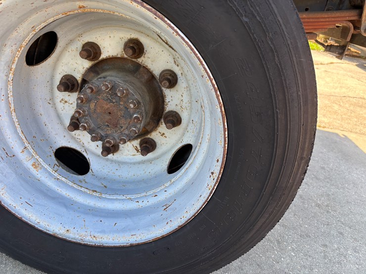 #300-•-2006-gmc-c6500-forestry-chip-truck-image-10