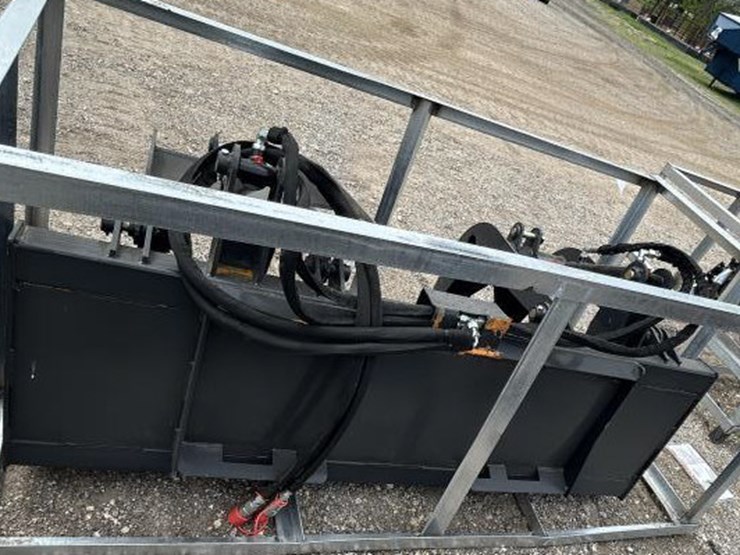 #25-•-skid-steer-rock-grapple-image-3