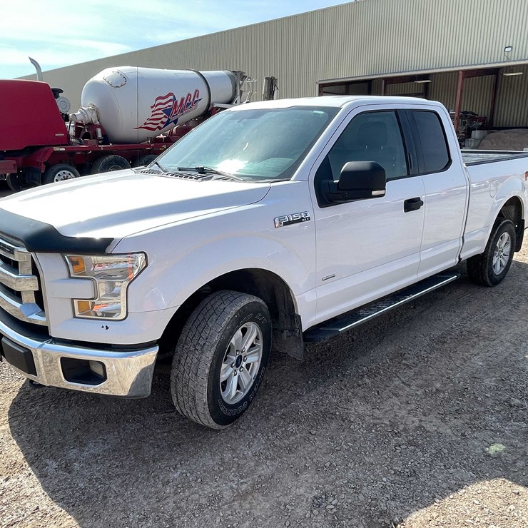#5673 • 2015 F150 XLT 4x4 Extended Cab (Has WI Title)