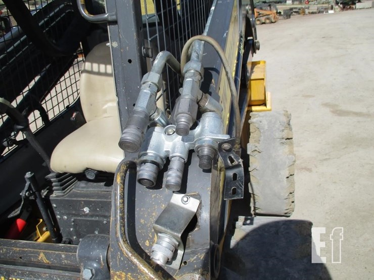 2017-new-holland-l228-image-13