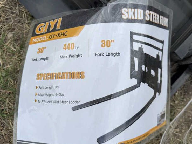 #187-•-mini-skid-steer-30"-forks-image-2