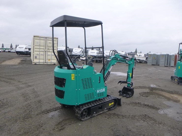 2026-agt-h15r-hydraulic-excavator-image-3