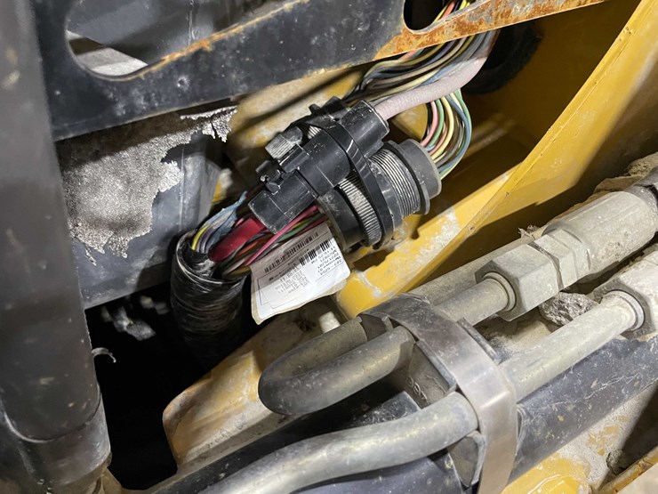 2012-caterpillar-226b3-image-41