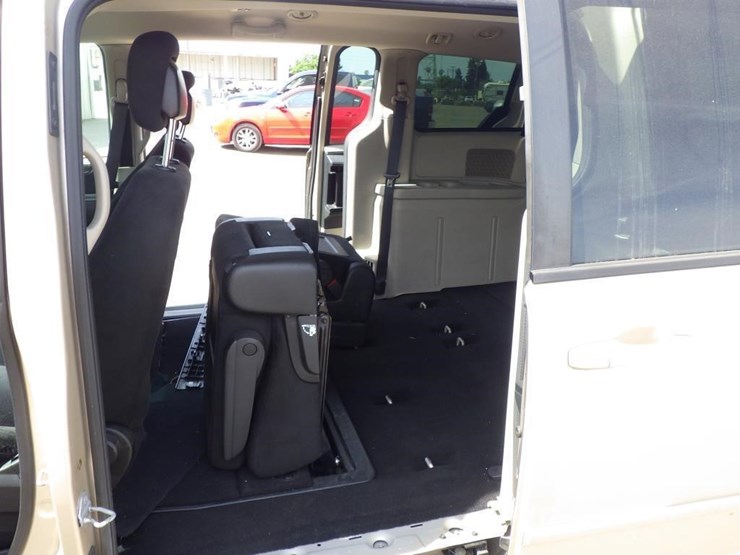 2015-dodge-grand-caravan-image-7