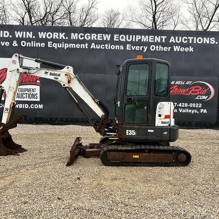 2017 BOBCAT E35